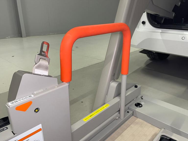 ３段階点検を全車徹底して行います。仕入れ時点検・ご購入頂いた後の点検・福祉車両取扱士スペシャリストによる納車前の最終点検の３段階の車両点検をクリアした車両を納車いたします。