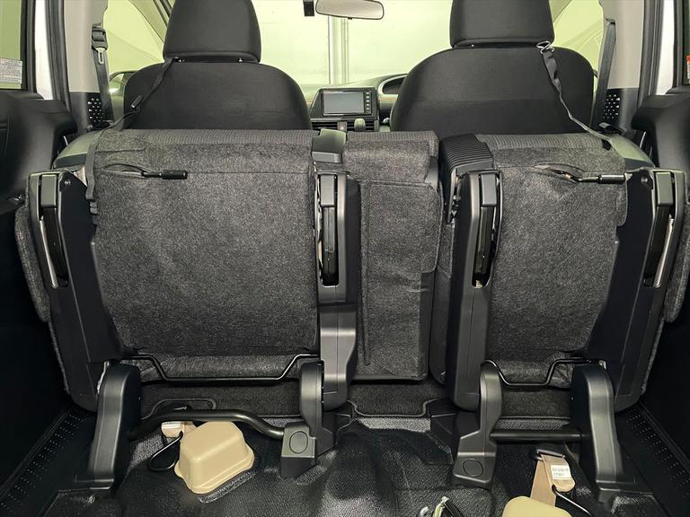 清掃には一切の妥協をしません。福祉装置は分解し清掃を実施。全車両、車専用業務用消臭・除菌剤を使用し、消臭・除菌を行っております。