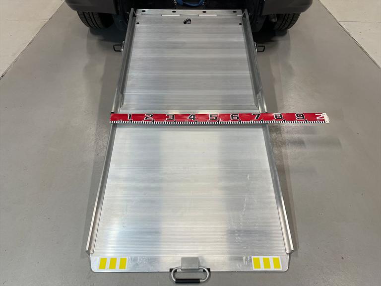 安心の２４時間３６５日の全国対応ロードサービスが受けられます。保証費用は本体価格に含まれています。詳細については、スタッフにご確認をお願い致します。