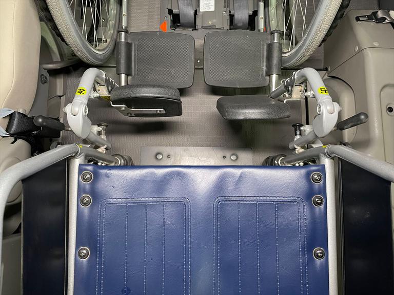 福祉車両は車イスの形状や伸長、体格に合ったお車選びが大切です。お持ちの車イスを実際に乗せて試していただくことが可能なので是非ご持参ください。