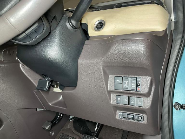 当社は福祉車両見て・触れて・選べる福祉車両のみを販売・買取する福祉車両専門店です。営業・メンテナンススタッフは福祉車両の有資格者です。福祉車両のことは福祉車両のたすかるにお任せください！