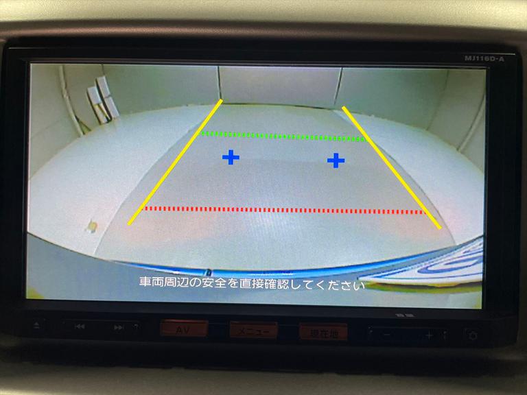 清掃には一切妥協しません。福祉装置は分解清掃を実施。全車両、車専用の業務用消臭・除菌剤を使用し、清潔な中古福祉車両をお届けします。