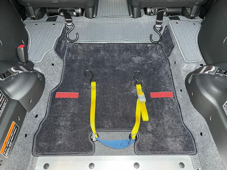 ３段階点検を全車徹底して行います。仕入れ時点検・ご購入頂いた後の点検・福祉車両取扱士スペシャリストによる納車前の最終点検の３段階の車両点検をクリアした車両を納車いたします。