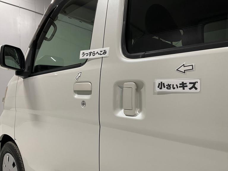 うっすらへこみ、小さいキズがあります
