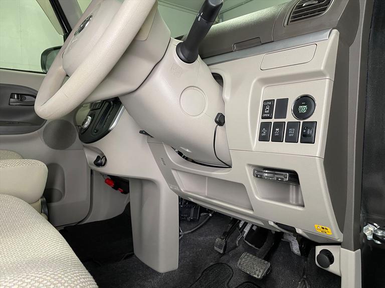 福祉車両は車イスの形状や伸長、体格に合ったお車選びが大切です。お持ちの車イスを実際に乗せて試していただくことが可能なので是非ご持参ください。