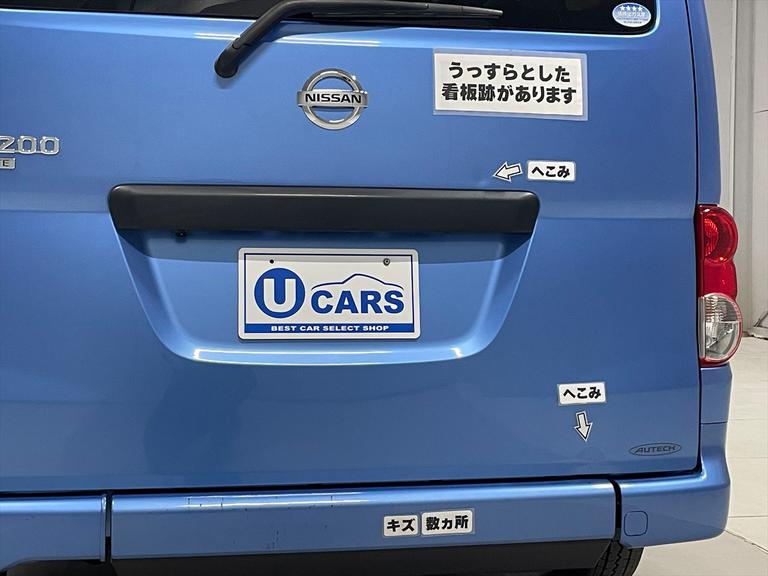 うっすらとした看板跡、ヘコミが数カ所、キズが数カ所あります