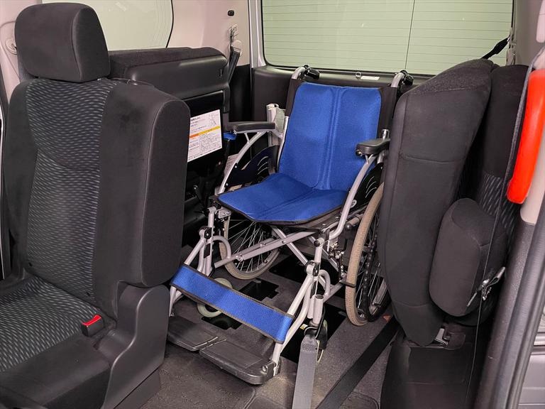 福祉車両は車イスの形状や伸長、体格に合ったお車選びが大切です。お持ちの車イスを実際に乗せて試していただくことが可能なので是非ご持参ください。