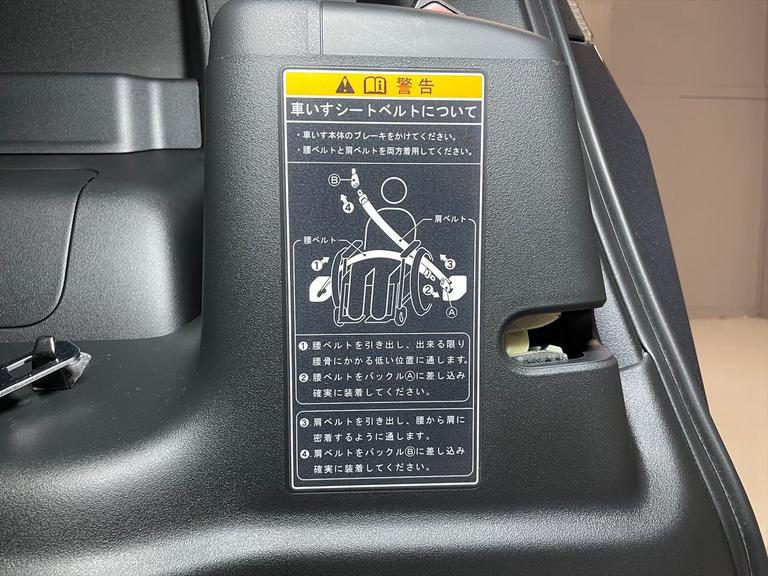 福祉車両は車イスの形状や伸長、体格に合ったお車選びが大切です。お持ちの車イスを実際に乗せて試していただくことが可能なので是非ご持参ください。