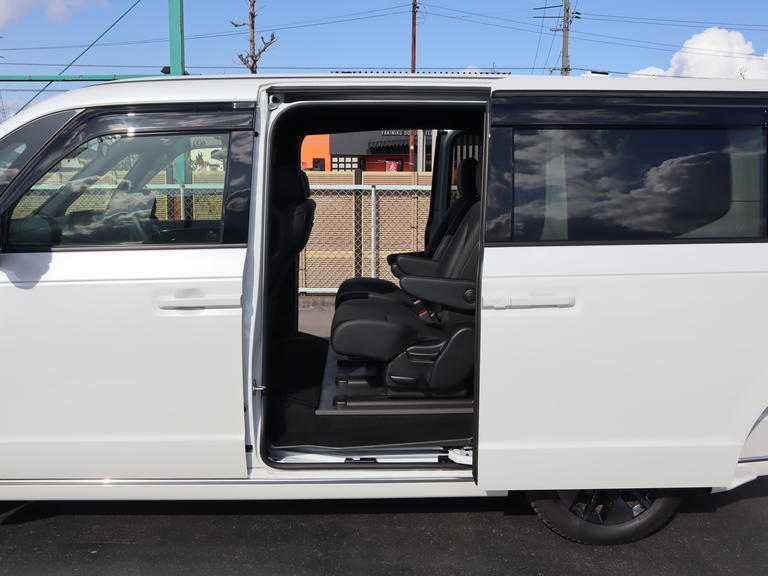 福祉車両全国販売「オアシスジャパン」のホームページをご覧ください。福祉車両約60台展示中！各地のお客様の声も多数掲載。ライブカメラによる生中継のデモで詳しく車両をご覧いただけます。ご安心ください。
