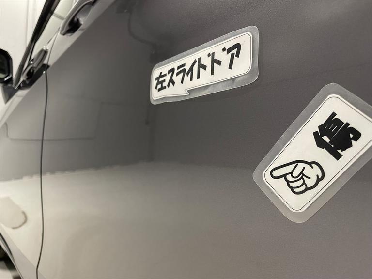 左スライドドアに傷があります