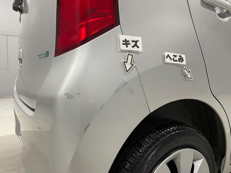 キズ、へこみがあります