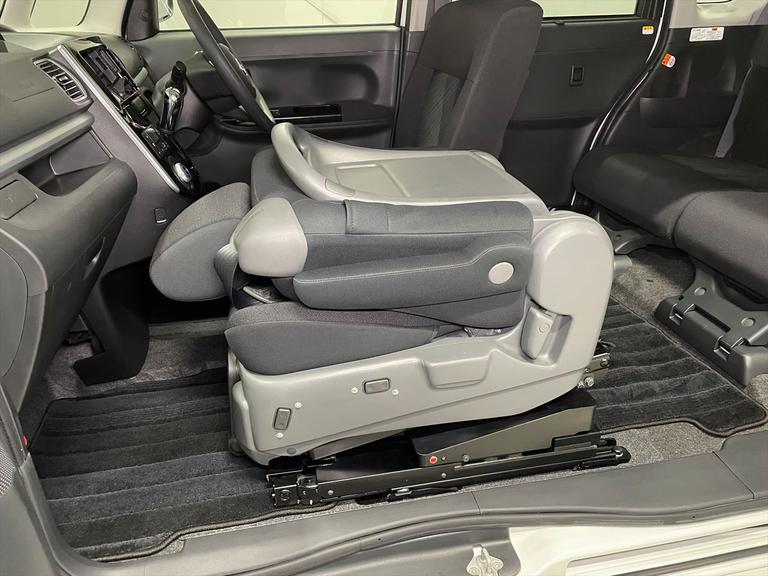 安心の２４時間３６５日の全国対応ロードサービスが受けられます。保証費用は本体価格に含まれています。詳細については、スタッフにご確認をお願い致します。