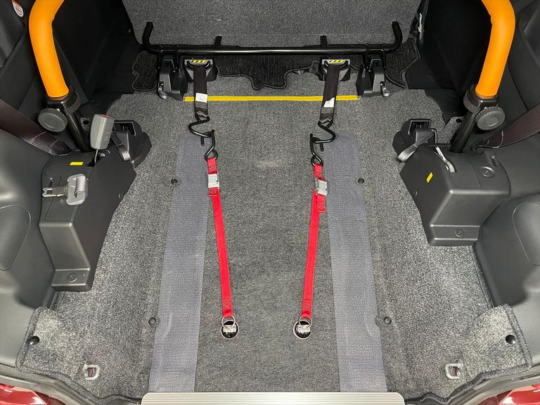 ３段階点検を全車徹底して行います。仕入れ時点検・ご購入頂いた後の点検・福祉車両取扱士スペシャリストによる納車前の最終点検の３段階の車両点検をクリアした車両を納車いたします。