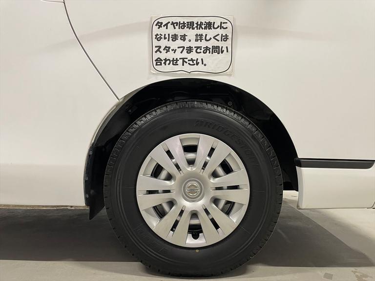 タイヤは現状渡しになります。詳しくはスタッフまでお問い合わせ下さい。