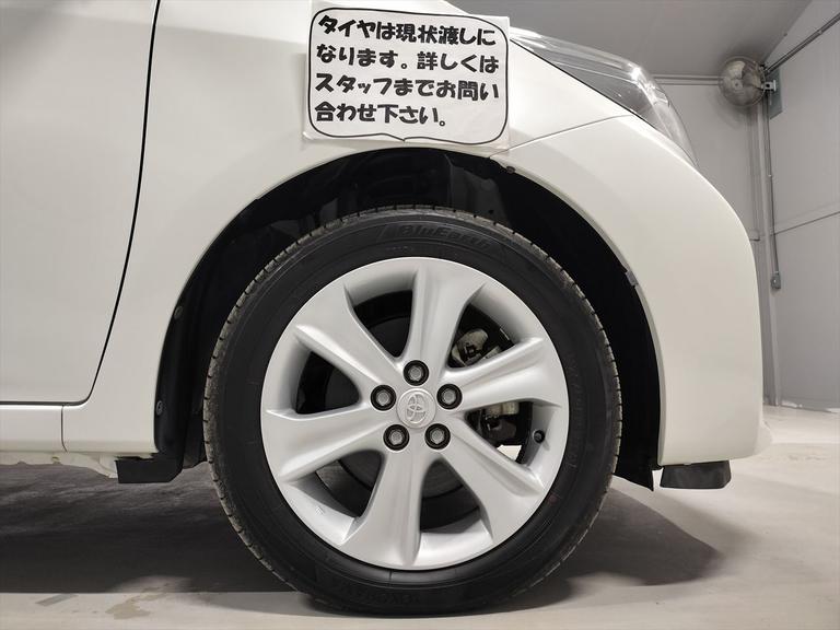 タイヤは現状渡しになります。詳しくはスタッフまでお問い合わせ下さい。