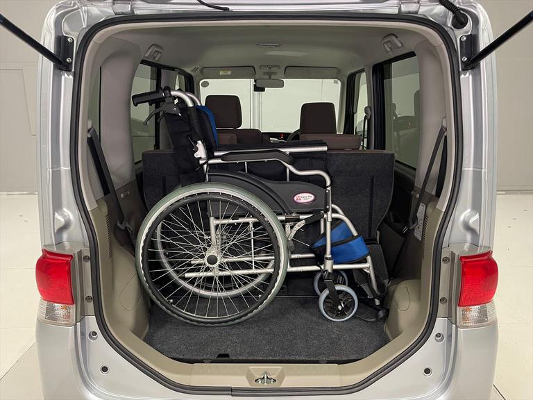 福祉装置の修理や点検メンテナンスも行います。福祉車両整備資格を取得した専門スタッフがご購入後もサポート。遠方の方には、福祉車両取扱士の資格を持つ近隣の整備工をご紹介いたします。