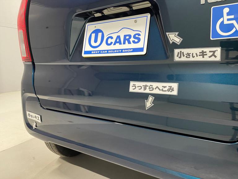 小さいキズやうっすらへこみがあります