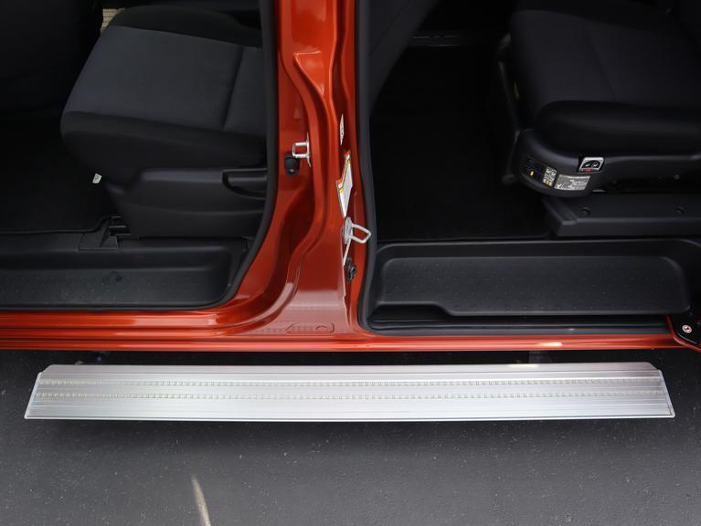 福祉車両全国販売「オアシスジャパン」のホームページをご覧ください。福祉車両約60台展示中！各地のお客様の声も多数掲載。ライブカメラによる生中継のデモで詳しく車両をご覧いただけます。ご安心ください。