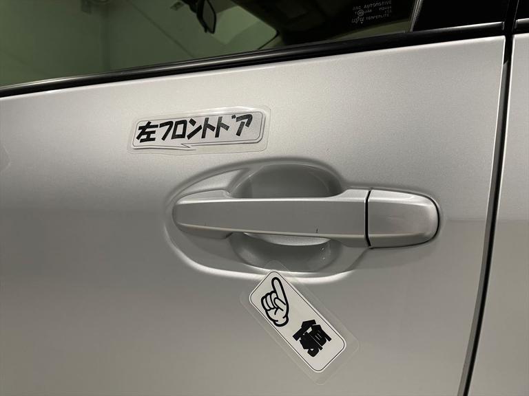 左フロントドアに傷があります