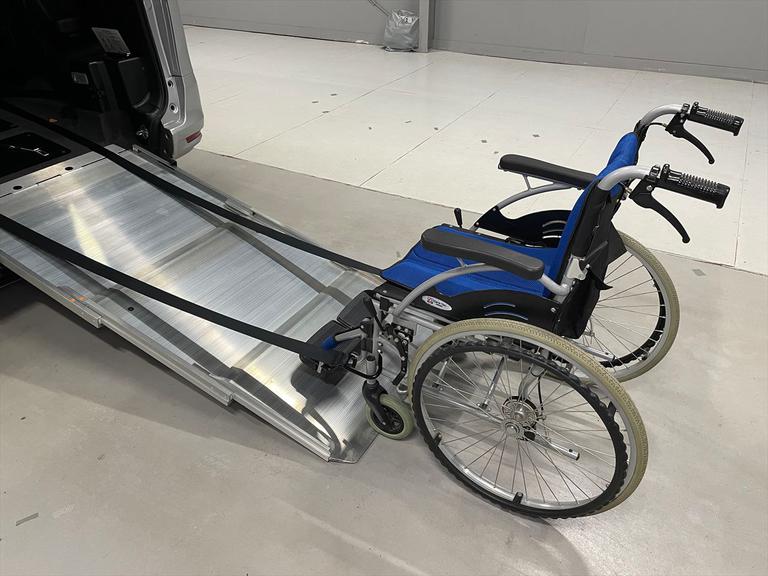 福祉車両取扱士スペシャリストの（一社）日本福祉車輌協会の資格を取得したスタッフが多数在籍。営業からメンテナンス担当まで福祉車両のプロです。福祉車両のことならどのような事でもお気軽にご相談ください。