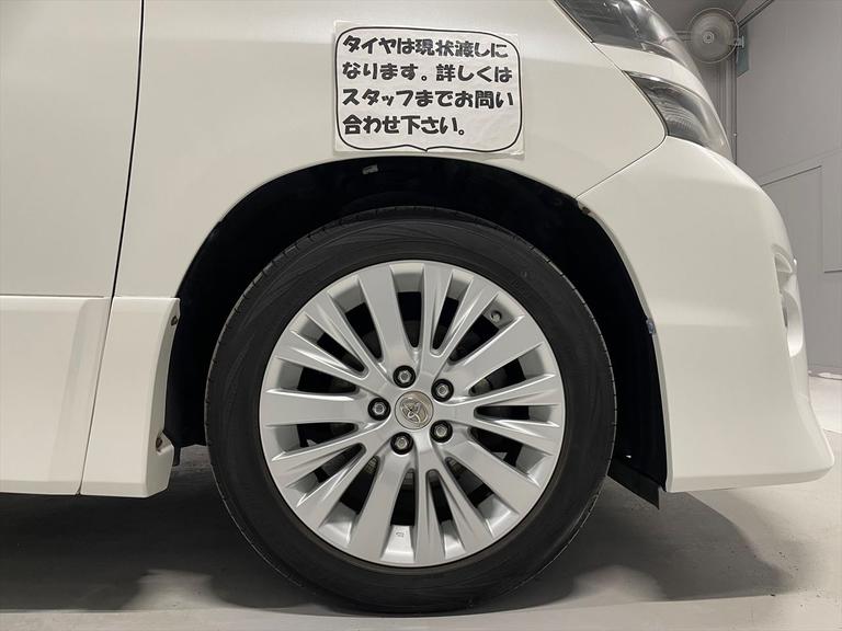 タイヤは現状渡しになります。詳しくはスタッフまでお問い合わせ下さい。
