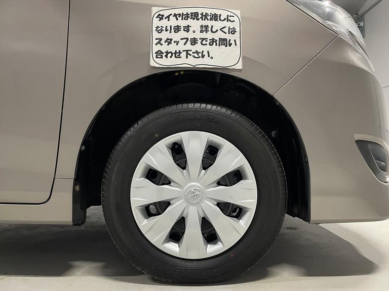 タイヤは現状渡しになります。詳しくはスタッフまでお問い合わせ下さい。