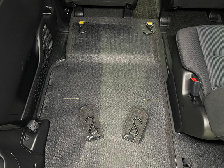 福祉車両は車イスの形状や伸長、体格に合ったお車選びが大切です。お持ちの車イスを実際に乗せて試していただくことが可能なので是非ご持参ください。
