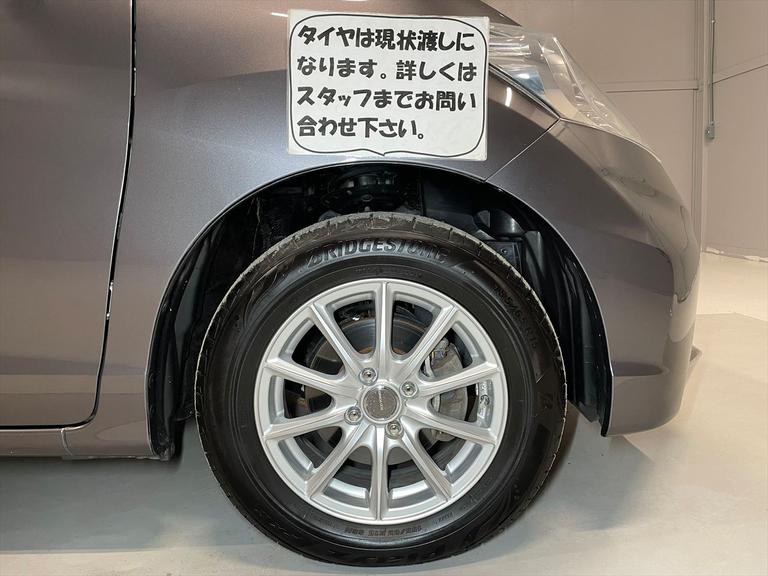 タイヤは現状渡しになります。詳しくはスタッフまでお問い合わせ下さい。