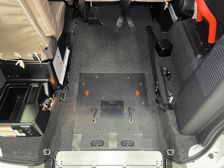 ３段階点検を全車徹底して行います。仕入れ時点検・ご購入頂いた後の点検・福祉車両取扱士スペシャリストによる納車前の最終点検の３段階の車両点検をクリアした車両を納車いたします。