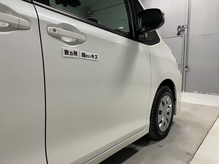 細かいキズが数カ所あります