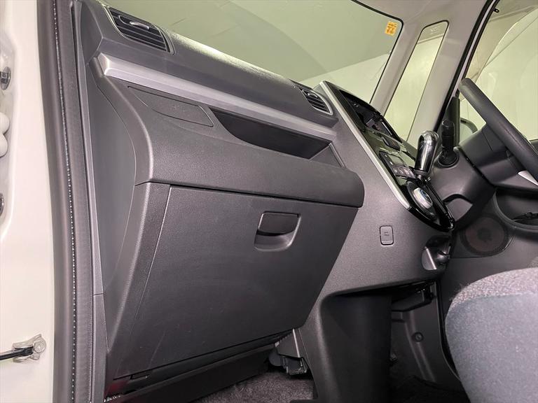 福祉車両は車イスの形状や伸長、体格に合ったお車選びが大切です。お持ちの車イスを実際に乗せて試していただくことが可能なので是非ご持参ください。