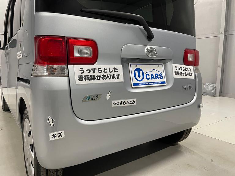 うっすらとした看板跡が数カ所、うっすらへこみ、キズがあります