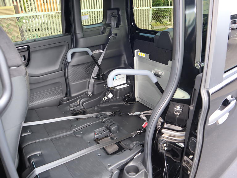 福祉車両全国販売「オアシスジャパン」のホームページをご覧ください。福祉車両約60台展示中！各地のお客様の声も多数掲載。ライブカメラによる生中継のデモで詳しく車両をご覧いただけます。ご安心ください。