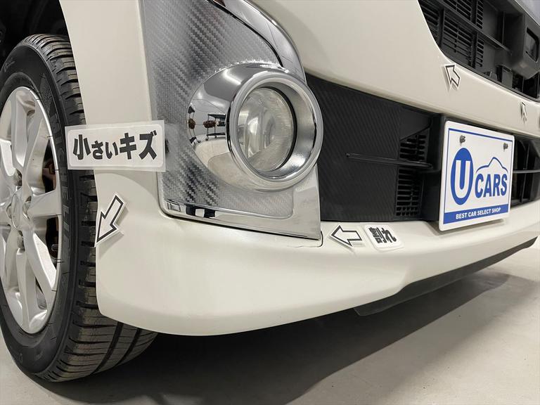 小さいキズ、割れがあります