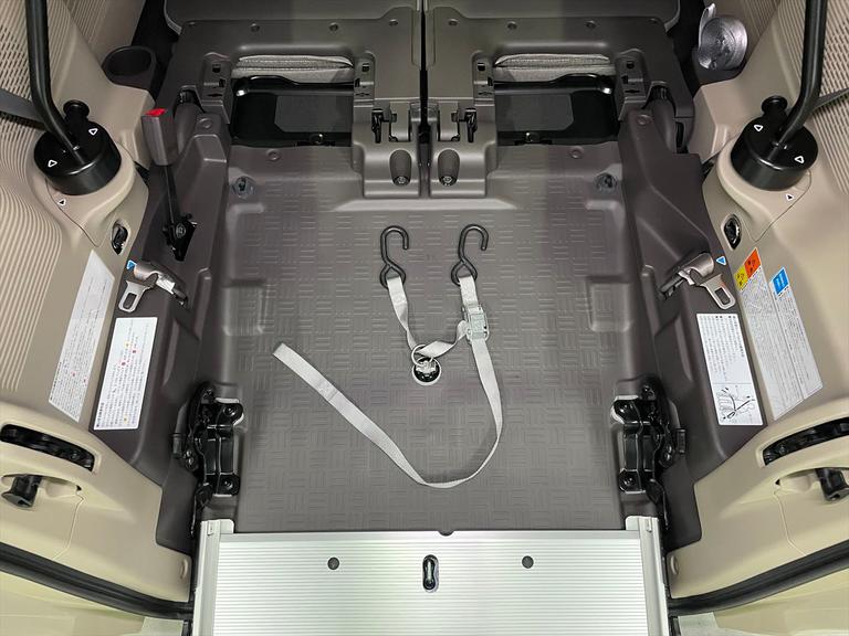 当社は福祉車両見て・触れて・選べる福祉車両のみを販売・買取する福祉車両専門店です。営業・メンテナンススタッフは福祉車両の有資格者です。福祉車両のことは福祉車両のたすかるにお任せください！