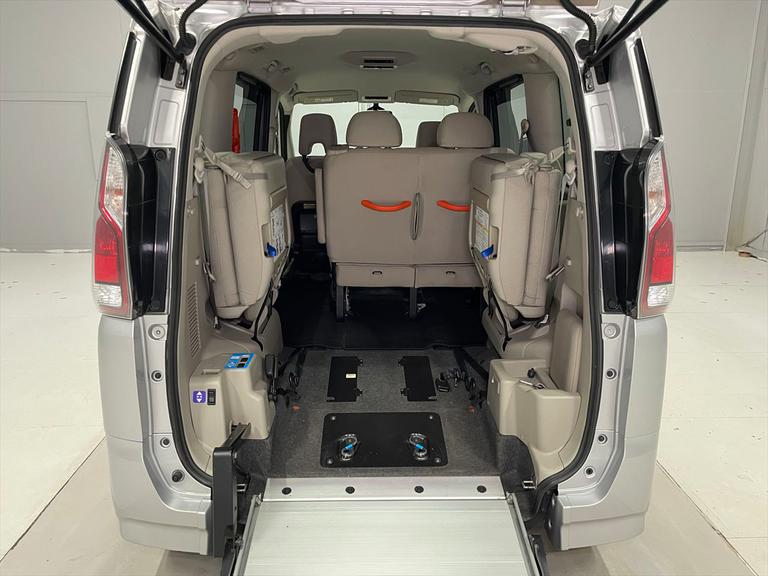 3段階点検を全車徹底。仕入れ時・購入後・納車前の福祉車両取扱士スペシャリストによる最終点検をクリアした、安心の中古福祉車両を納車いたします。