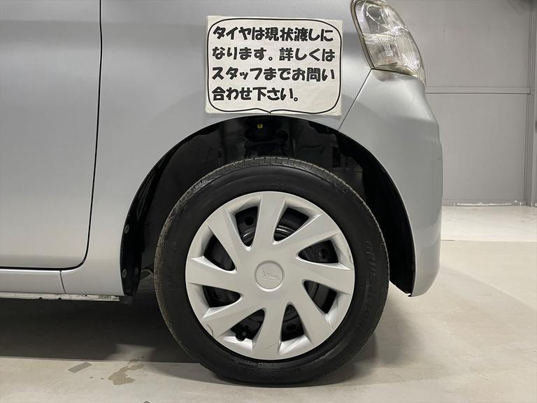タイヤは現状渡しになります。詳しくはスタッフまでお問い合わせ下さい。