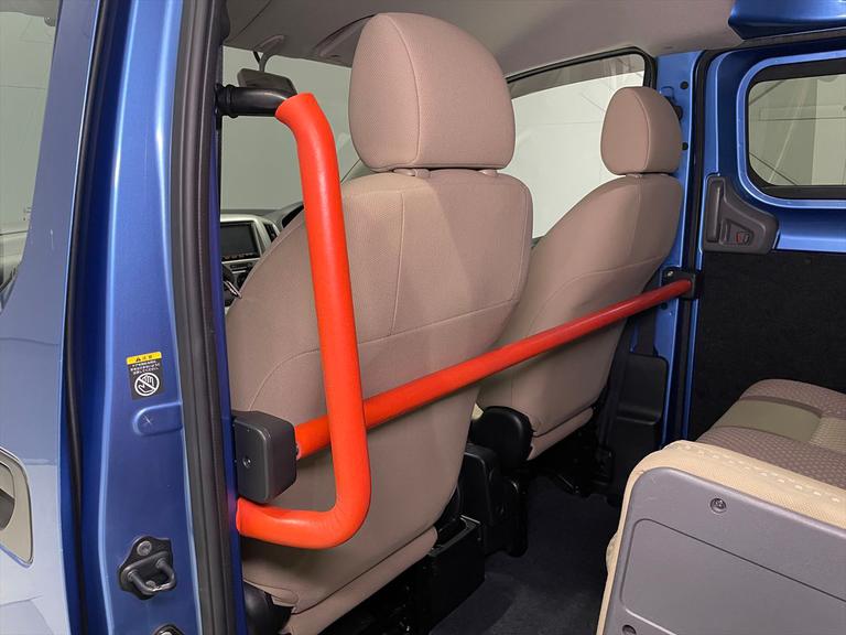 福祉車両の代車も豊富にご用意しています。車椅子のまま乗れる車や、車いす複数対応車もございますので、お気軽にご相談ください。