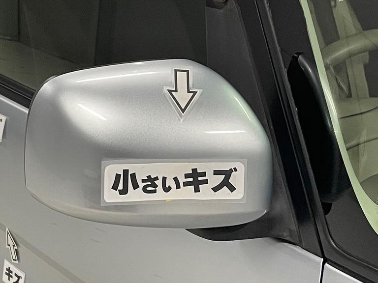 ミラーに小さいキズがあります