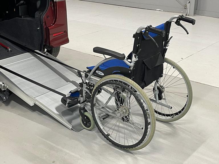 福祉車両取扱士スペシャリストの（一社）日本福祉車輌協会の資格を取得したスタッフが多数在籍。営業からメンテナンス担当まで福祉車両のプロです。福祉車両のことならどのような事でもお気軽にご相談ください。