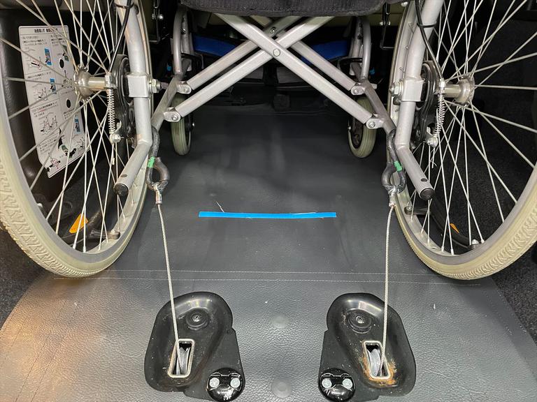 ３段階点検を全車徹底して行います。仕入れ時点検・ご購入頂いた後の点検・福祉車両取扱士スペシャリストによる納車前の最終点検の３段階の車両点検をクリアした車両を納車いたします。