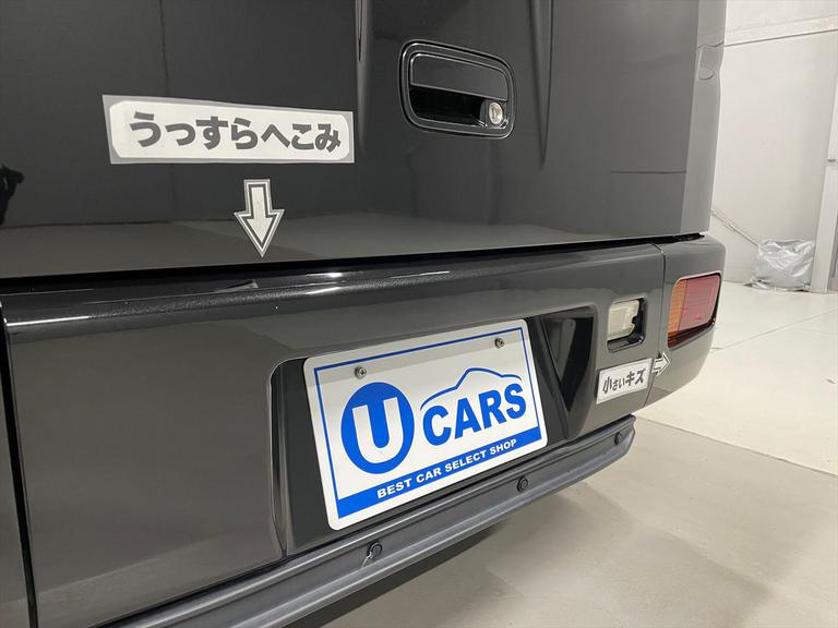 うっすらへこみや小さいキズがあります