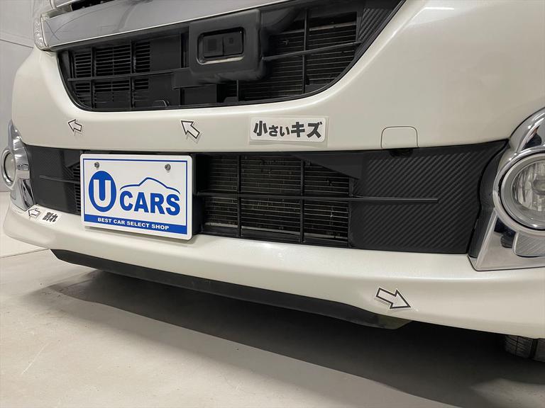 小さいキズが数箇所、割れがあります