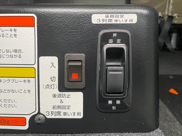 当社は福祉車両見て・触れて・選べる福祉車両のみを販売・買取する福祉車両専門店です。営業・メンテナンススタッフは福祉車両の有資格者です。福祉車両のことは福祉車両のたすかるにお任せください！