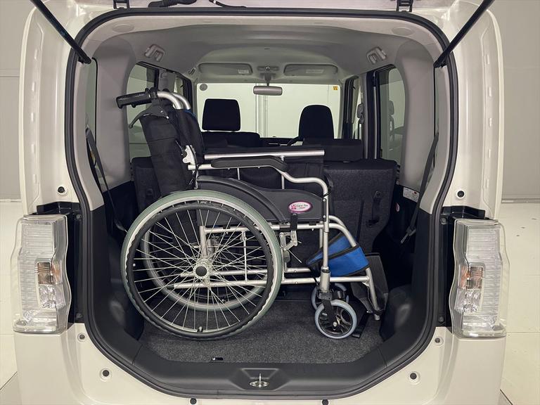 福祉装置の修理や点検メンテナンスも行います。福祉車両整備資格を取得した専門スタッフがご購入後もサポート。遠方の方には、福祉車両取扱士の資格を持つ近隣の整備工をご紹介いたします。