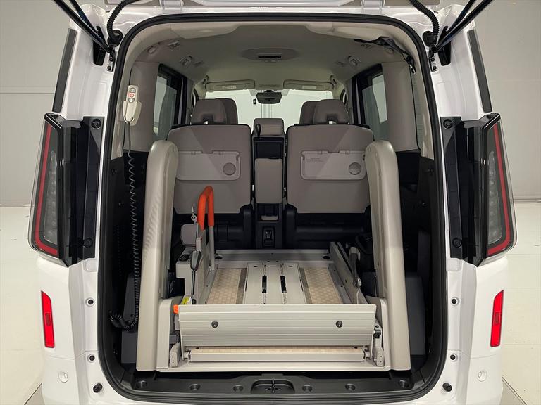 当社は福祉車両見て・触れて・選べる福祉車両のみを販売・買取する福祉車両専門店です。営業・メンテナンススタッフは福祉車両の有資格者です。福祉車両のことは福祉車両のたすかるにお任せください！