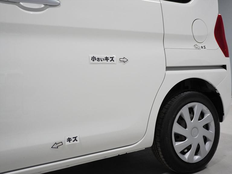 小さいキズ、キズが数カ所あります