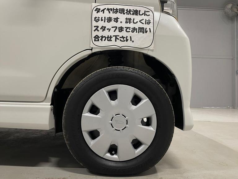タイヤは現状渡しになります。詳しくはスタッフまでお問い合わせ下さい。