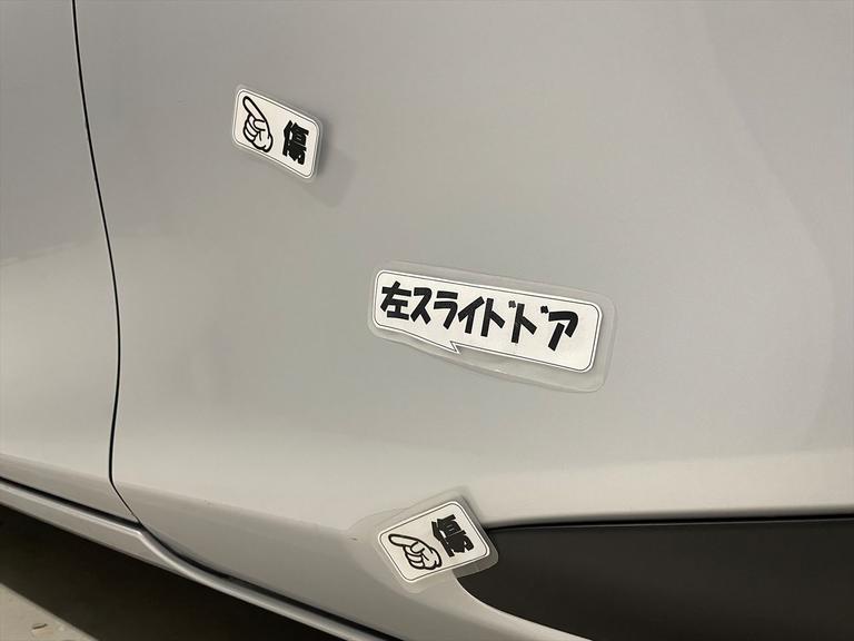 左スライドドアに傷が数箇所あります