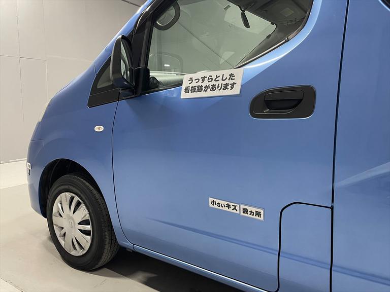 うっすらとした看板跡、小さいキズが数カ所あります